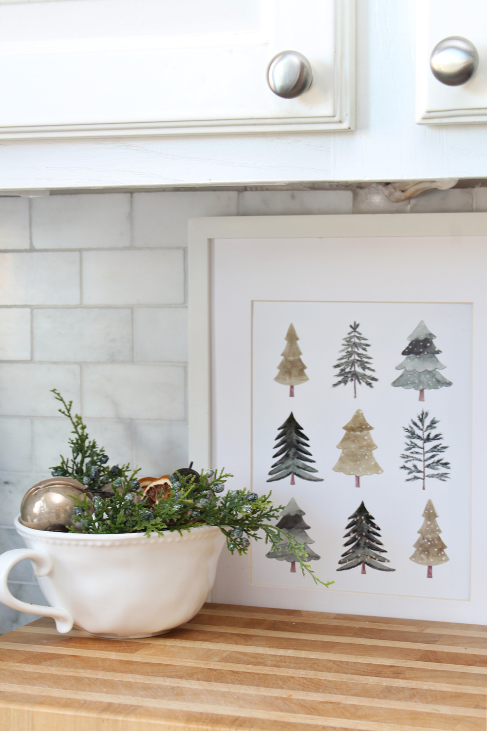 Christmas tree art free printable in a frame.